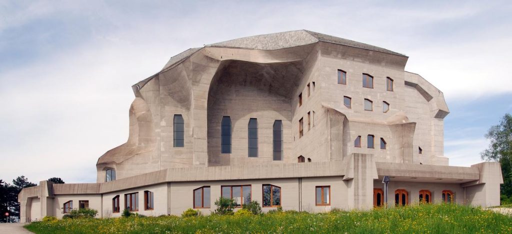 Wat is antroposofie? Het Goetheanum in Dornach, Zwitserland - centrum van de antroposofische beweging